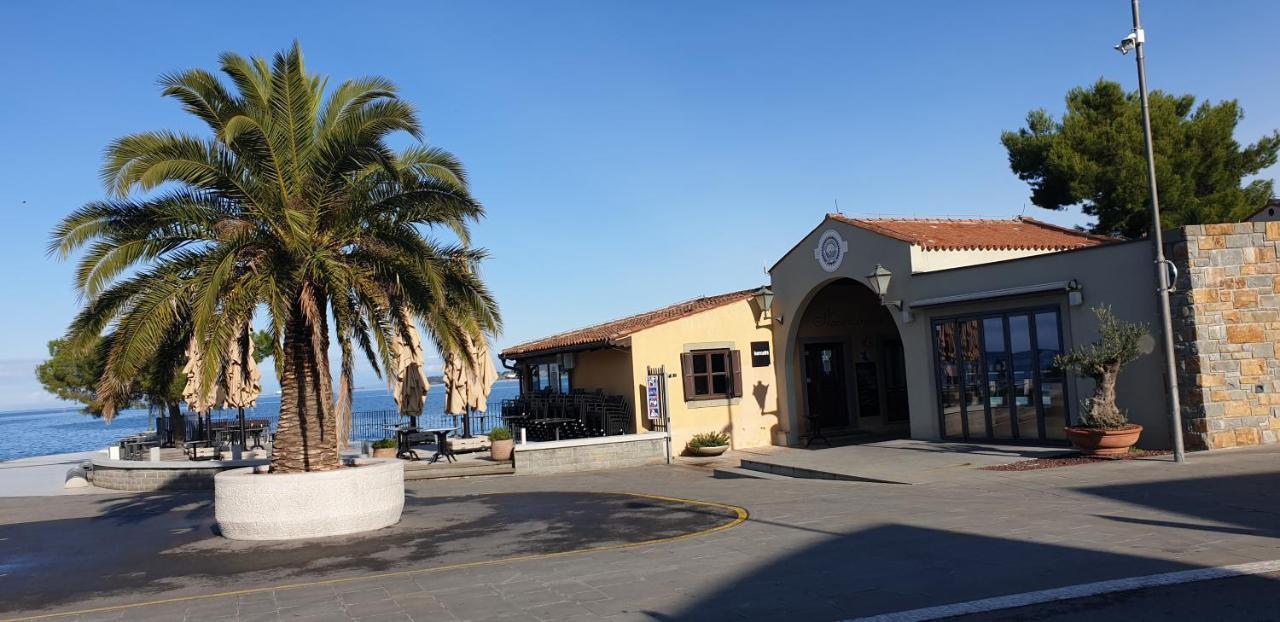 Center Near-beach-free-garage-parking